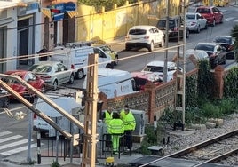 Operarios en la zona donde se producen las averías.