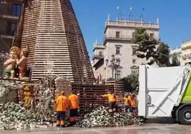 Las flores de la Ofrenda, del manto de la Virgen al camión de la basura