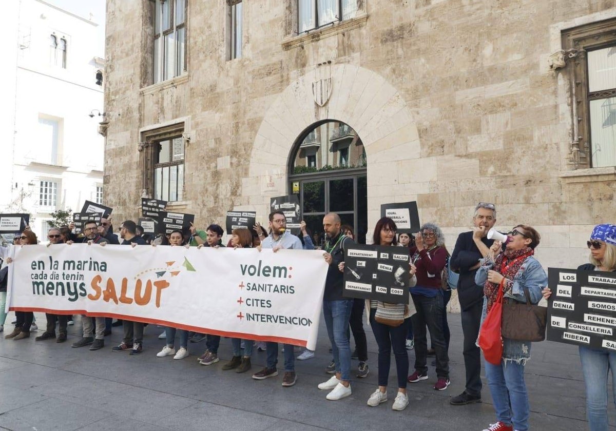 Un momento de la protesta ante el Palau de la Generalitat, este jueves.