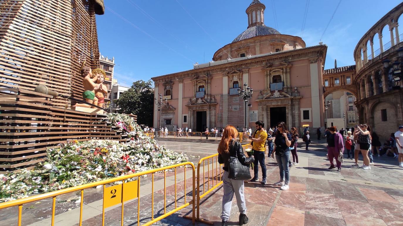 Adiós al manto de la Mare de Déu de las Fallas 2023