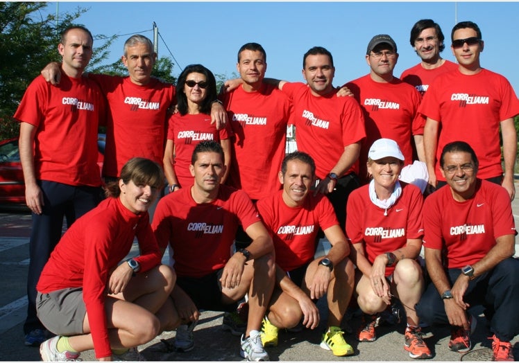 Varios socios del club tras finalizar una carrera.