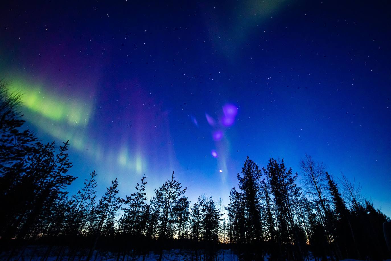 Las espectaculares auroras boreales que ha dejado una fuerte tormenta solar en Finlandia