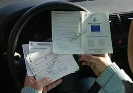 La multa de la DGT por no llevar estos tres documentos en el coche