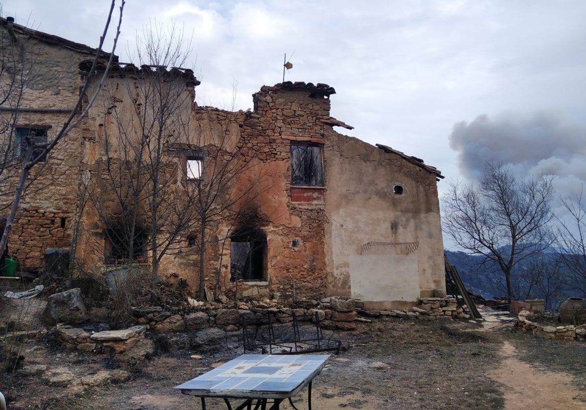 Una de las casas quemadas en la aldea La García en el municipio de San Agustín.