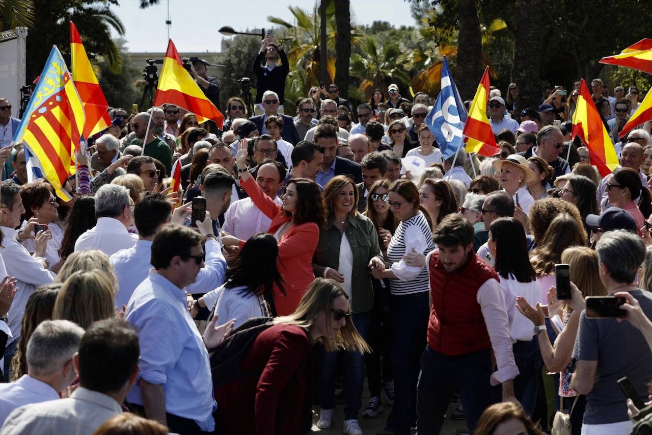 Ayuso participa en un mitin del PP en Valencia