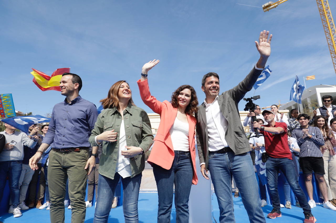 Ayuso participa en un mitin del PP en Valencia