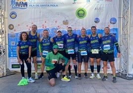 Varios socios del club, antes de empezar la maratón de Sant Pola.