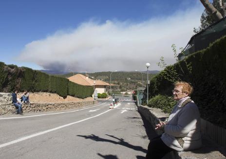 Imagen secundaria 1 - Incendio en Castellón: «Salir de casa ha sido triste, pero volver será aún más duro»