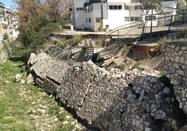 Estado del muro que da al patio exterior de la guardería infantil.