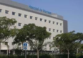 Una de las fachadas del hospital de Manises.