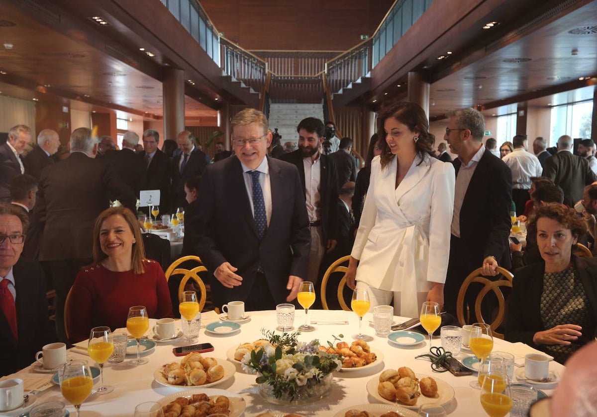 El presidente de la Generalitat, Ximo Puig, y la vicealcaldesa de Valencia, Sandra Gómez, junto a la delegada del Gobierno en la CV, Pilar Bernabé.