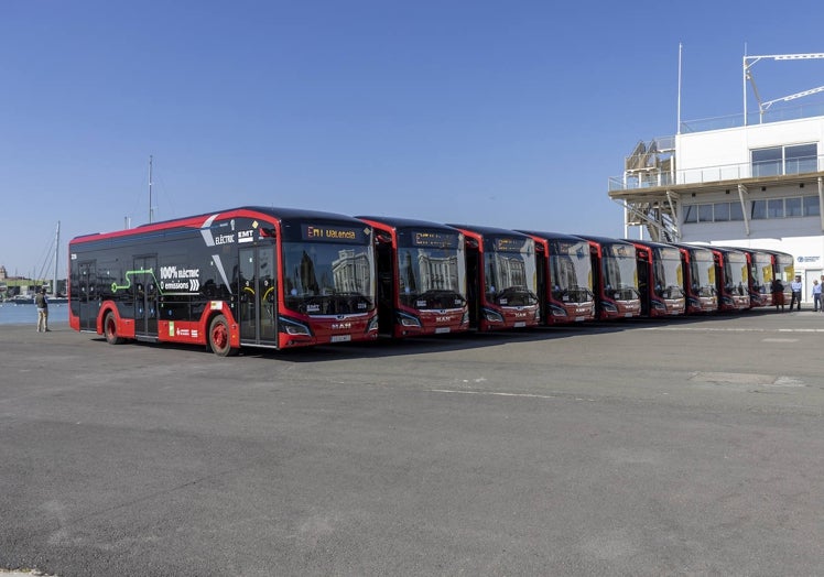 Presentación de los autobuses eléctricos de la EMT en La Marina de Valencia.