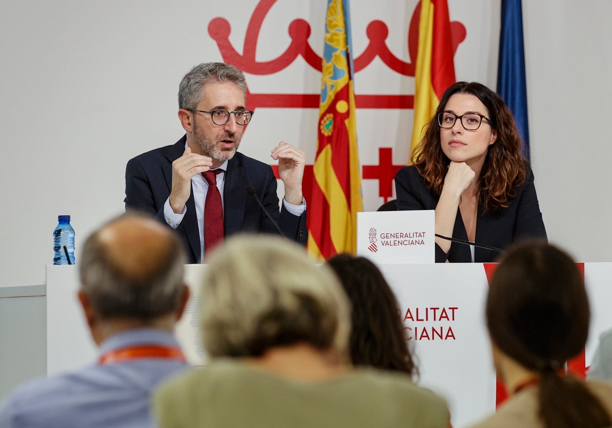 El titular de Hacienda Arcadi España y la vicepresidenta Aitana Mas.