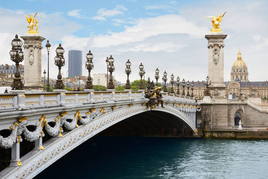 Puente Alejandro III en París