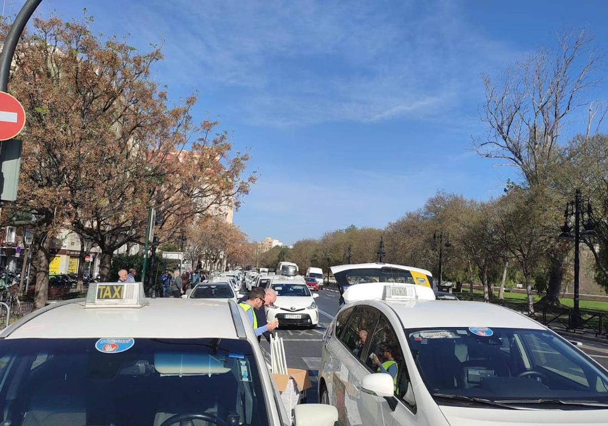 Manifestación de taxis en Valencia.