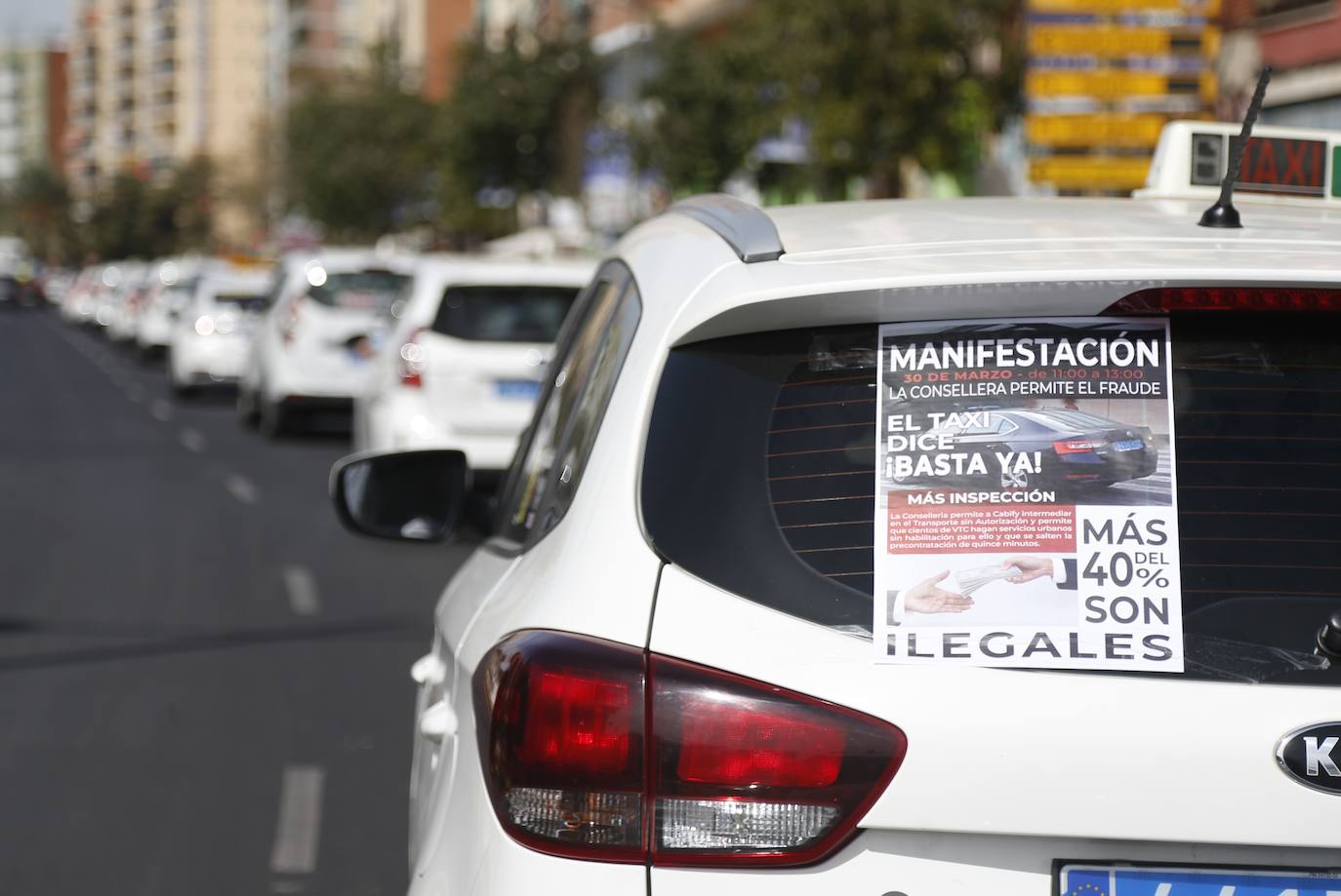 Una manifestación de taxis colapsa el tráfico en Valencia