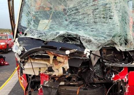 Imagen secundaria 1 - El camionero fallecido en ese punto; el accidente del autobús que se saldó con un fallecido y una de las retenciones habituales en el tramo.