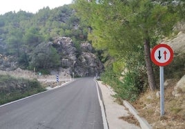 Carretera CV-651 a El Bosquet, en el término municipal de Moixent.