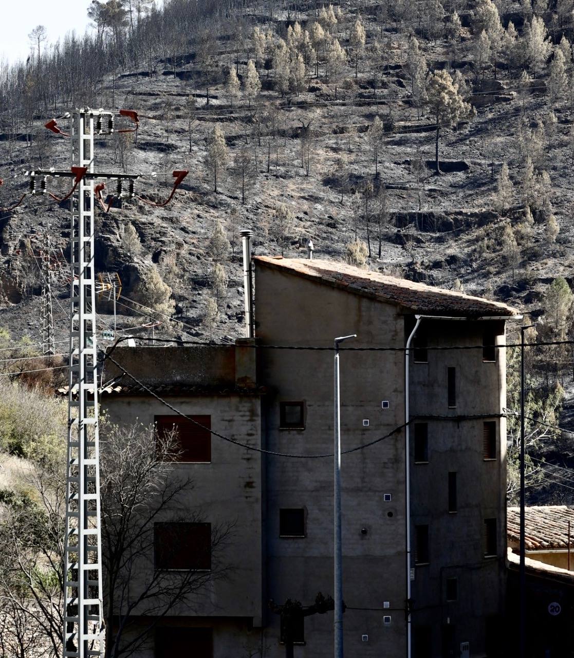 Montán, arrasado por las llamas del incendio en Castellón