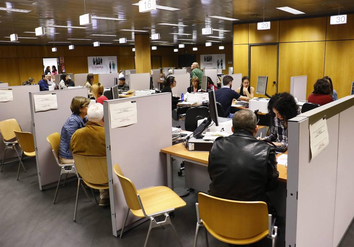 Oficinas de Hacienda durante una campaña de la Renta.