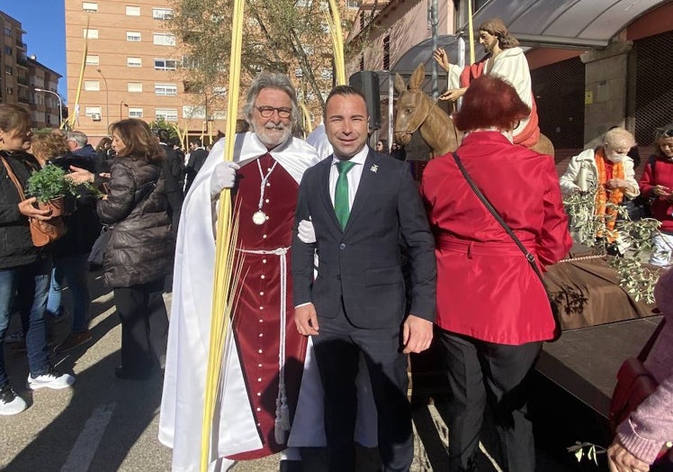 Carles Genís, a la derecha, actual presidente de la Junta Mayor de la Semana Santa Marinera, y Pep Martorell, su antecesor en el cargo.