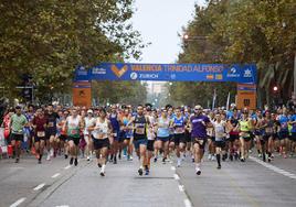 Corredores durante la Media Maratón de Valencia de 2022.