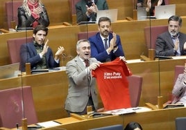 Miguel Barrachina, con una camiseta de apoyo a Ximo Puig que se investiga en el sumario de Azud.