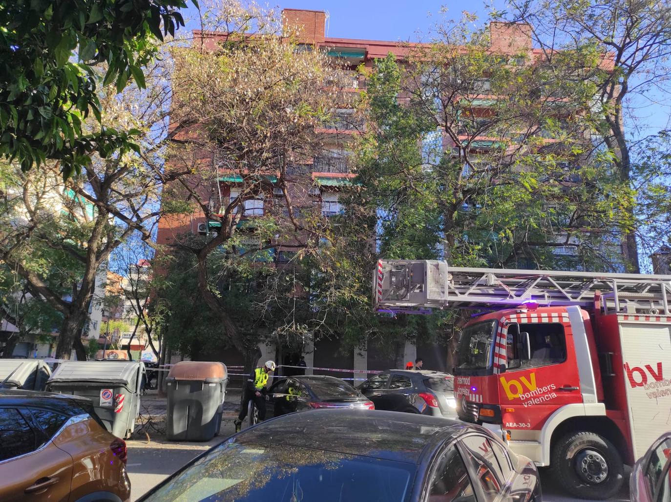 Tres personas mueren en un incendio en Valencia