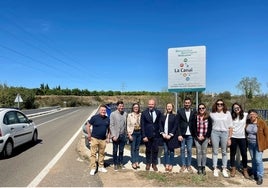 El presidente de la Diputación junto las alcaldesas y alcalde de la Canal de Navarrés.