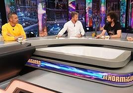 Pablo Motos junto a otros colaboradores de 'El Hormiguero'.