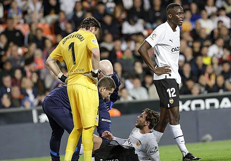 Nico sufre un esguince leve en su tobillo y podría estar en Almería