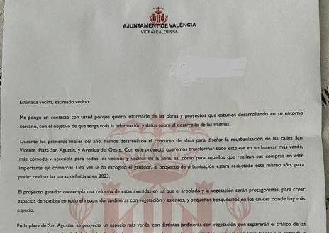 Imagen secundaria 1 - Tres de las cartas remitidas por Sandra Gómez de las 70.000 que ha repartido por Valencia