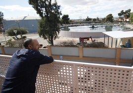 Jaume Chornet se asoma con vistas a la estación.