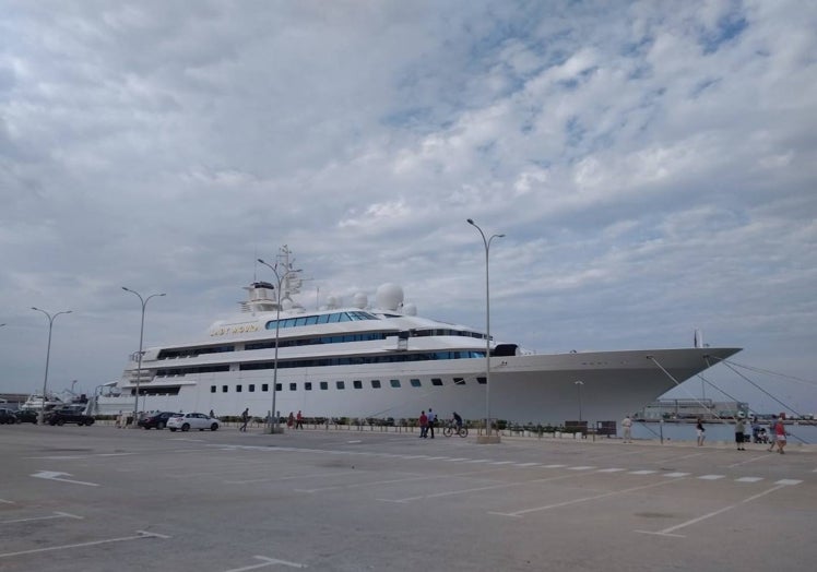 El barco pertenece ahora al empresario mexicano Ricardo Salinas.