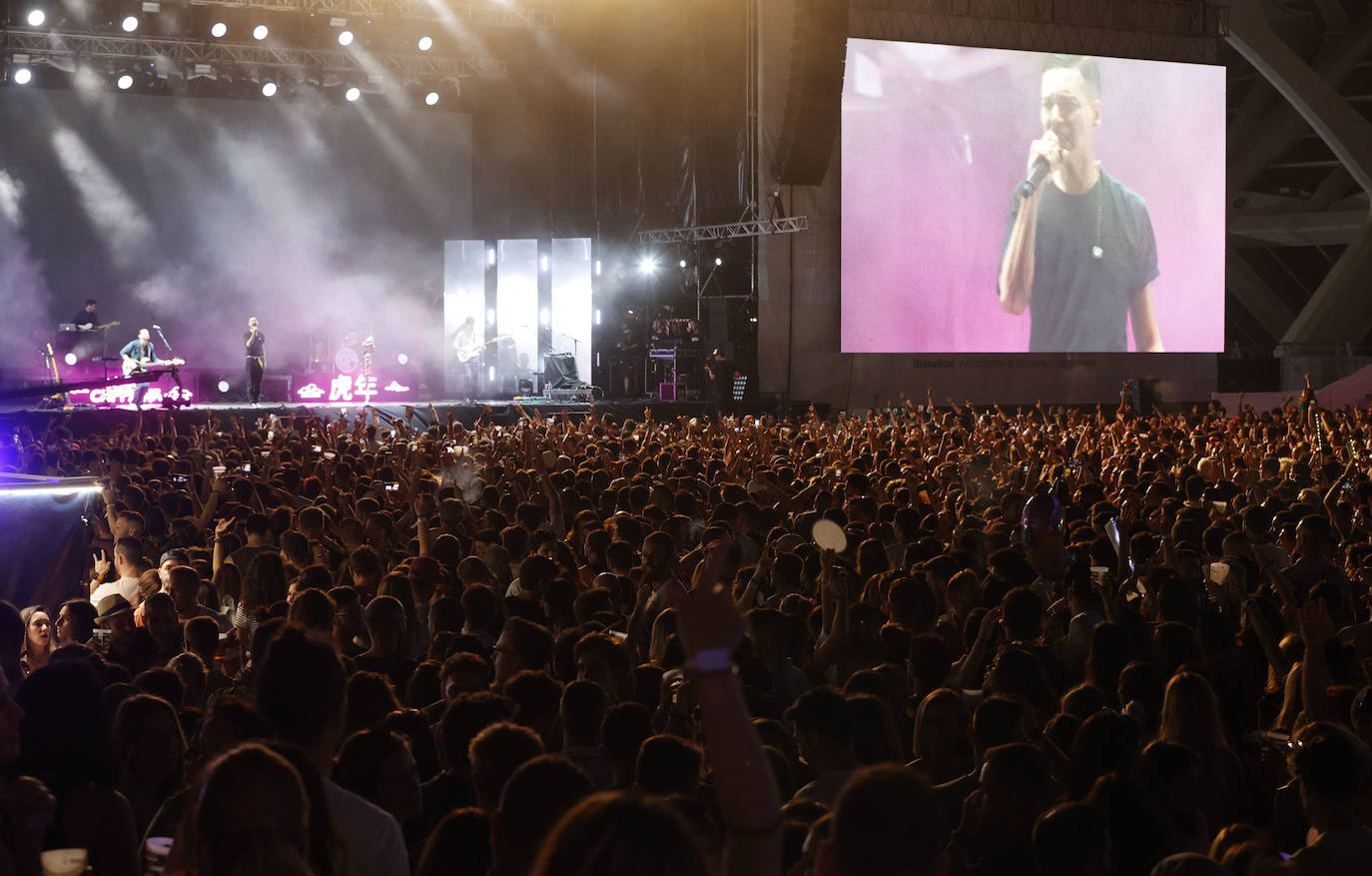 El Festival de Les Arts es una de las citas más esperadas por los amantes de la música indie. En la edición de 2023, que se celebra entre los días 9y 10 de junio en la Ciudad de las Artes y las Ciencias de Valencia, actuarán Vetusta Morla, Viva Suecia, La Casa Azul, ELYELLA, Varry Brava, Carolina Durante, Second, Veintiuno, Sienna y Niña Polaca, entre otros.