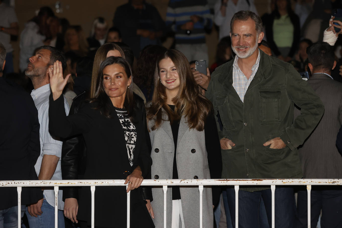 La aparición de los Reyes junto a Leonor y Sofía en la Semana Santa de Chinchón