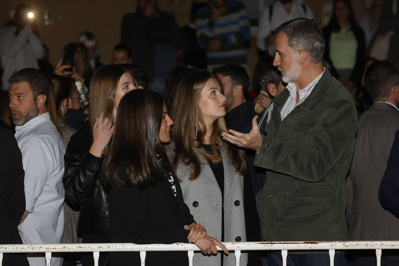 La aparición de los Reyes junto a Leonor y Sofía en la Semana Santa de Chinchón