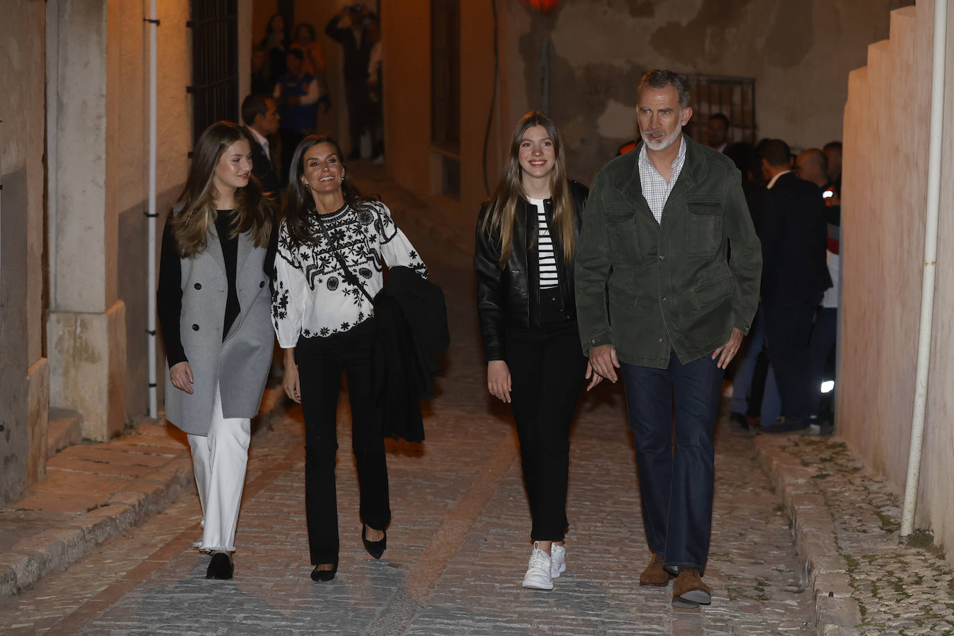 La aparición de los Reyes junto a Leonor y Sofía en la Semana Santa de Chinchón