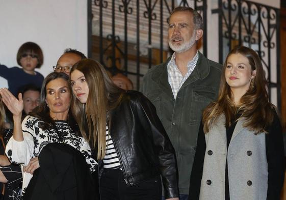 La aparición de los Reyes junto a Leonor y Sofía en la Semana Santa de Chinchón