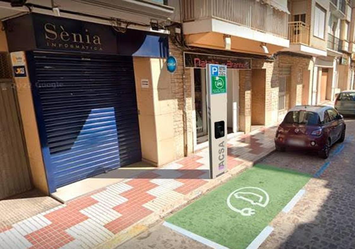 Cargador de vehículo eléctrico en Algemesí.