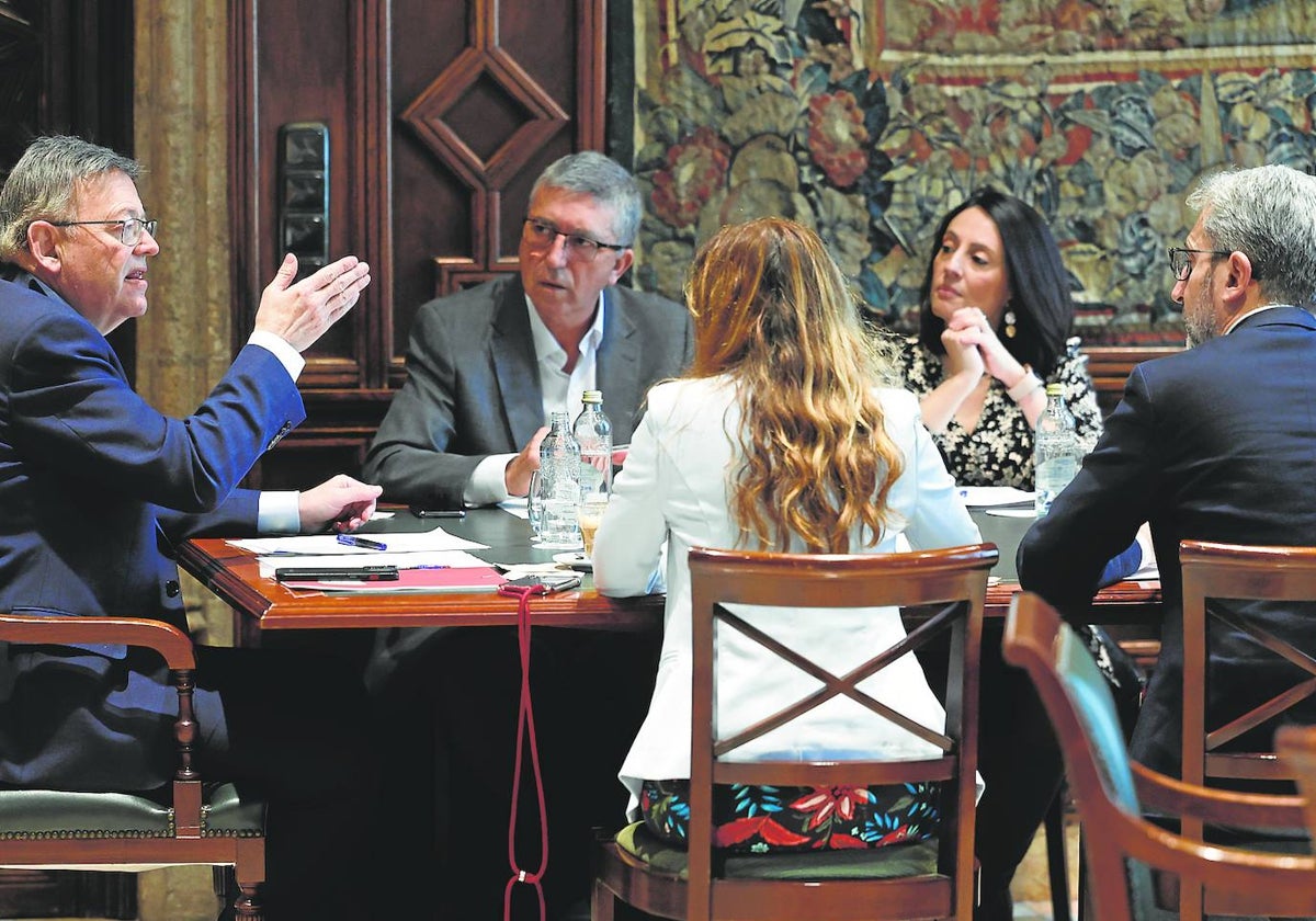 El president de la Generalitat, Ximo Puig, en una reunión con los consellers de Hacienda, Transición Ecológica, Economía y Obras Públicas para acelerar las energías renovables.