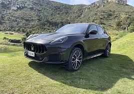 Parrilla delantera muy grande y característica de la marca italiana.