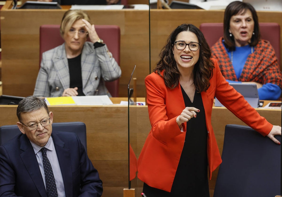 La vicepresidenta interviene en Les Corts.