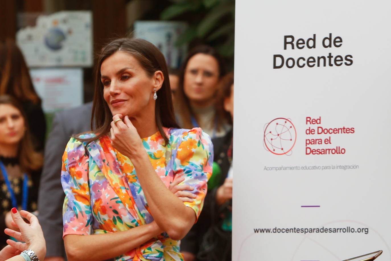 La reina Letizia sorprende con su &#039;look&#039; más multicolor