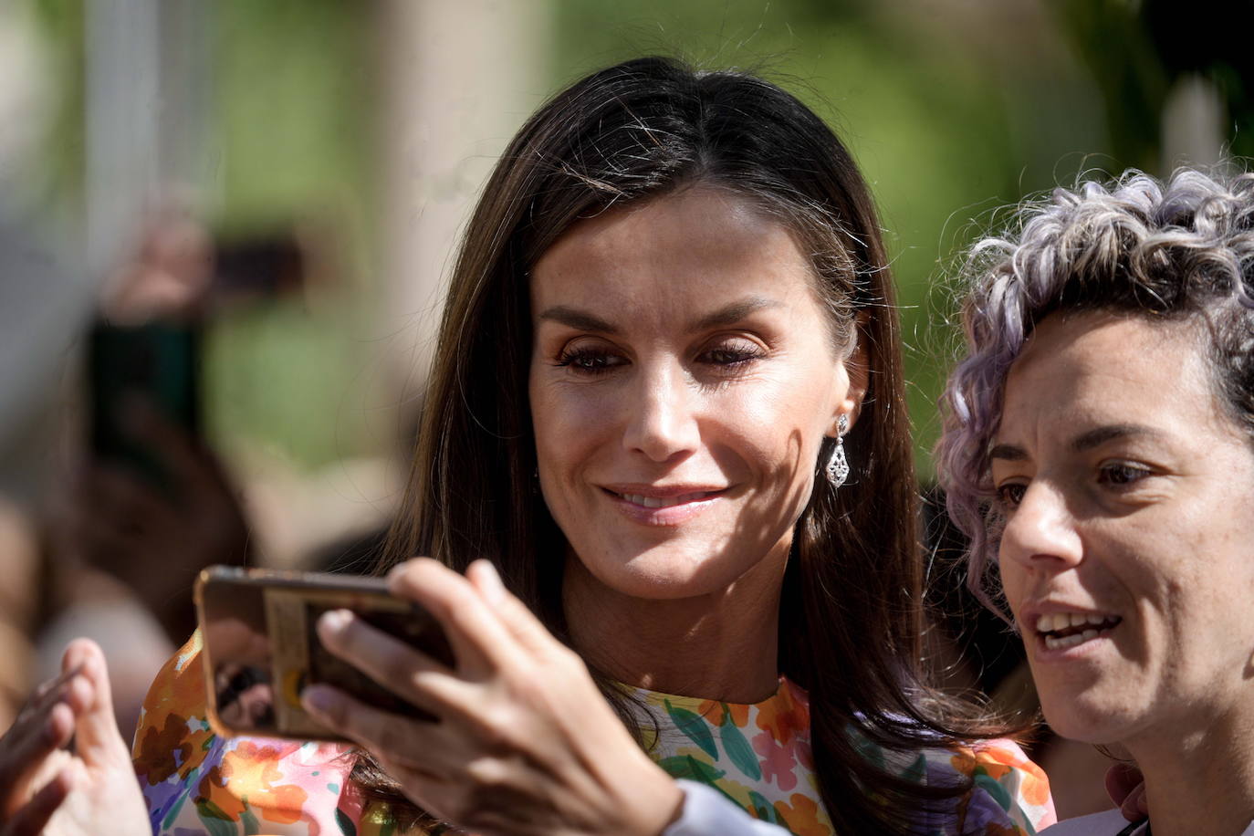 La reina Letizia sorprende con su &#039;look&#039; más multicolor