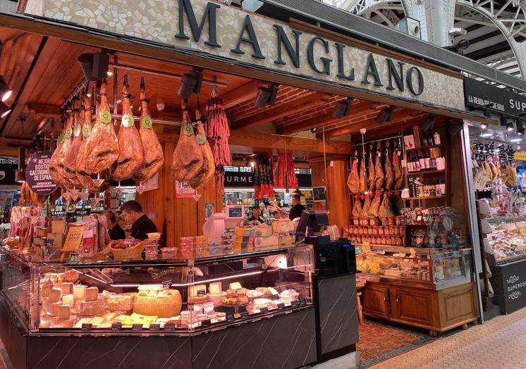 Imagen principal - Un millennial de compras en el Mercado Central