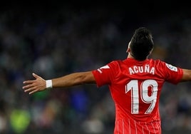 Acuña durante un partido con el Sevilla en el Sánchez Pizjuán.