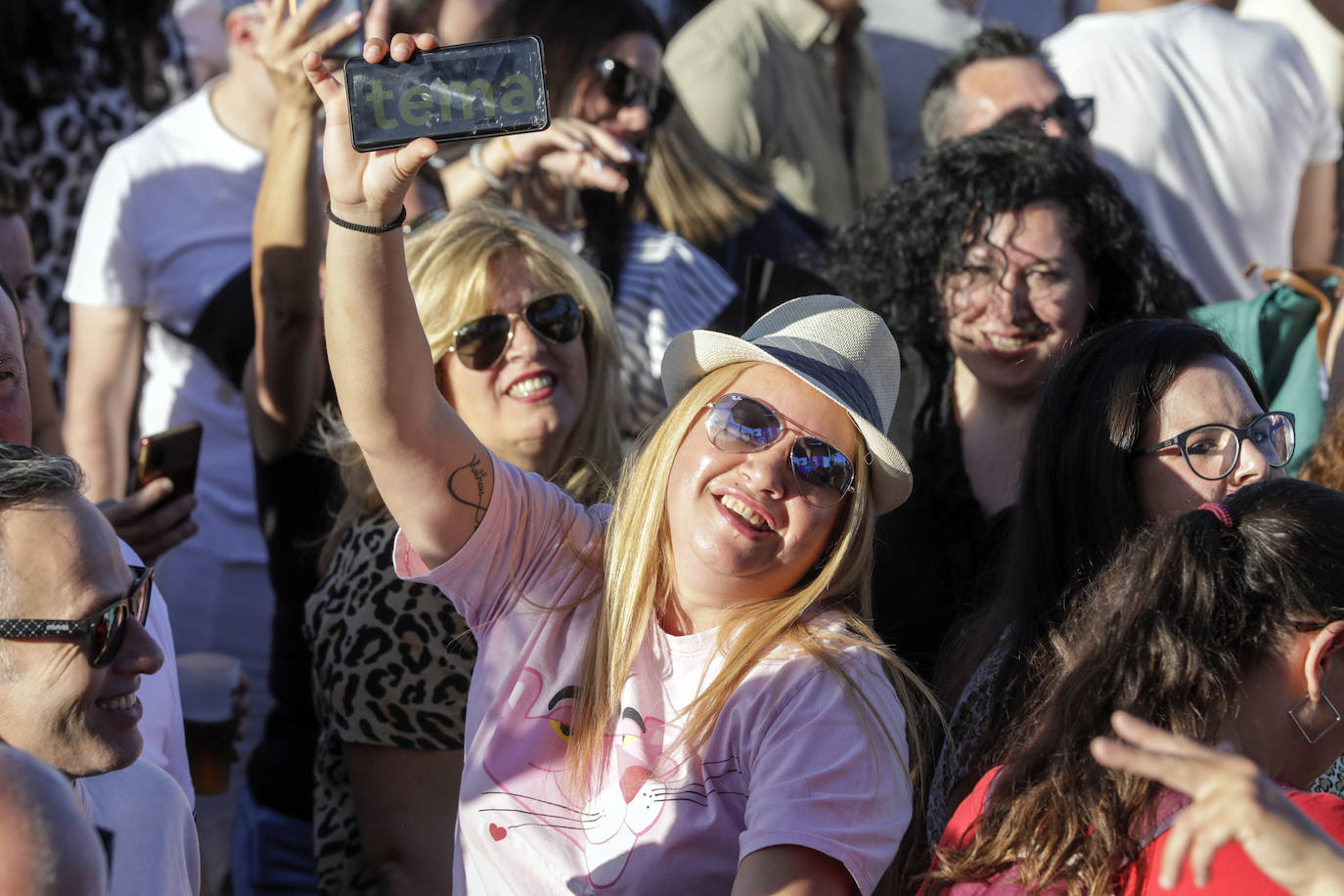 Cientos de seguidores de La Ruta llenan La Marina de Valencia