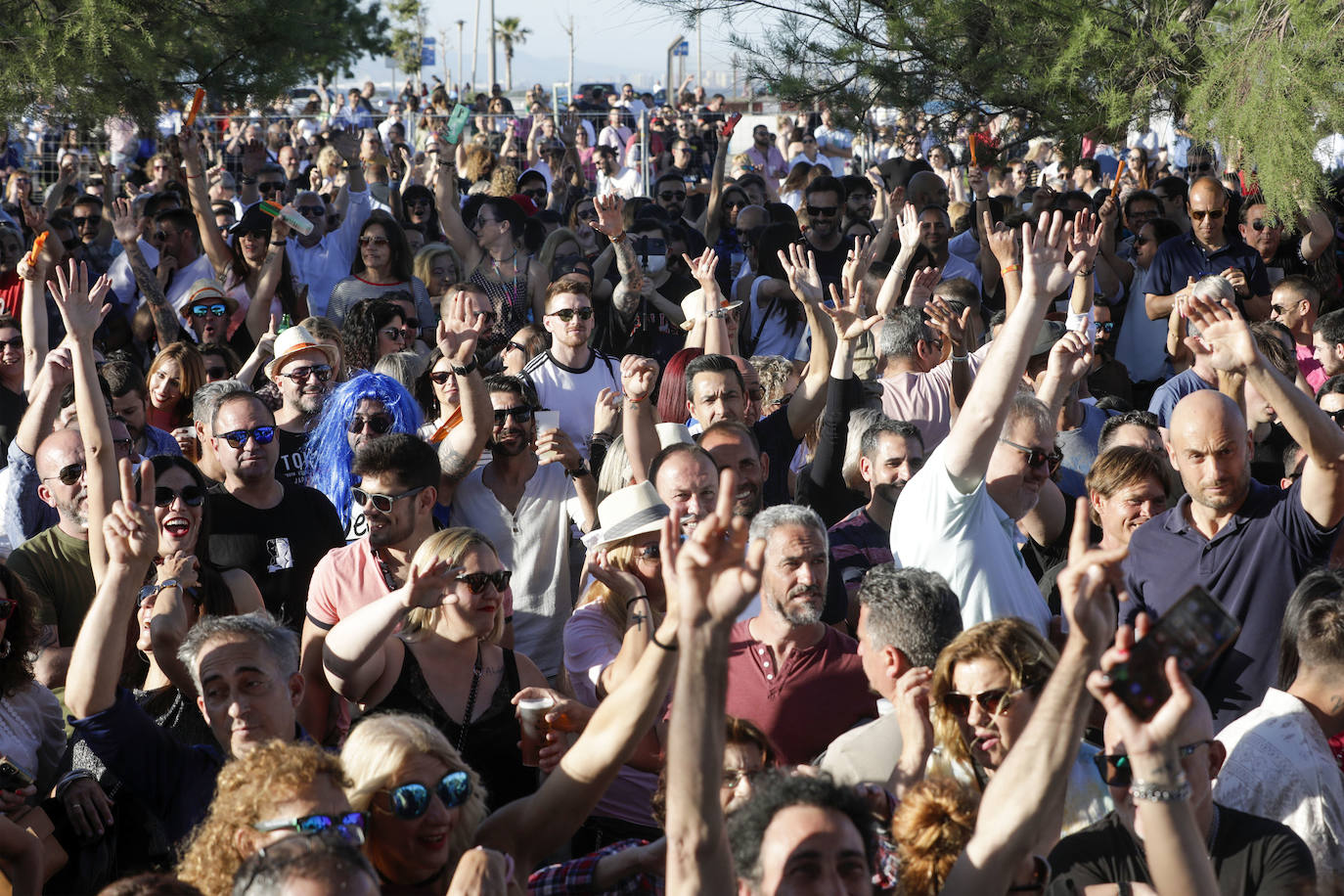 Cientos de seguidores de La Ruta llenan La Marina de Valencia