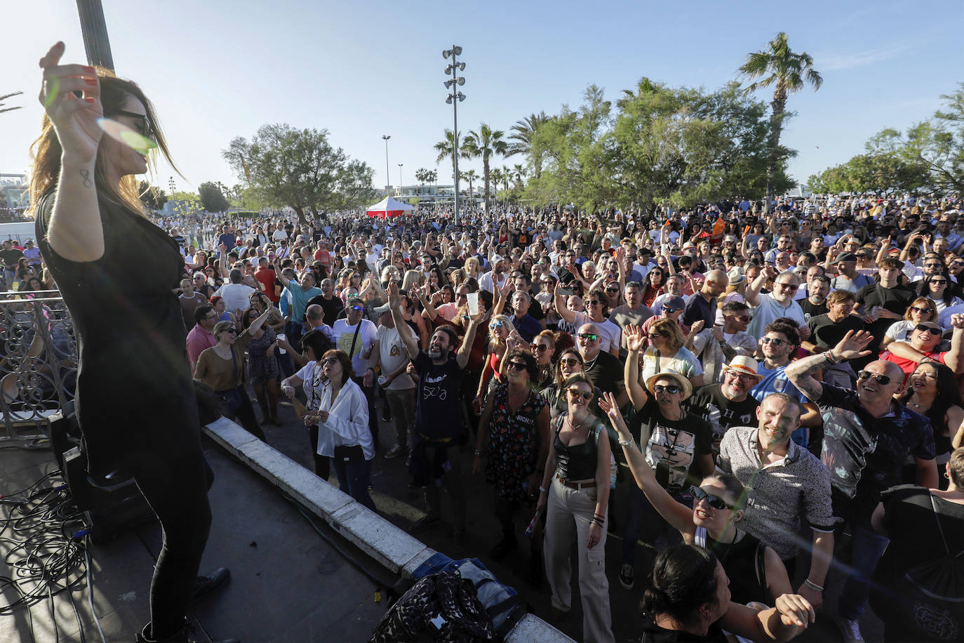 Cientos de seguidores de La Ruta llenan La Marina de Valencia